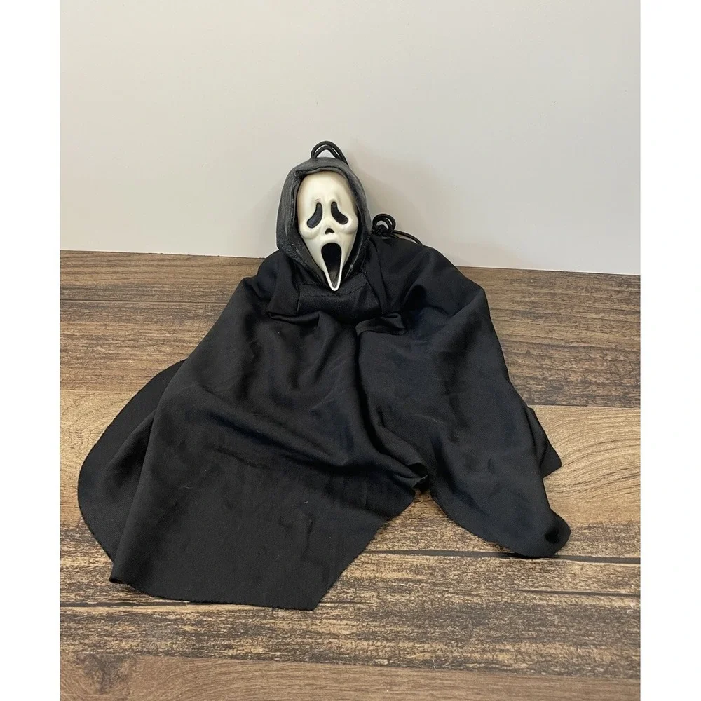 Vintage Fun World Scream Ghost Face Mask Hanging Halloween Decoration